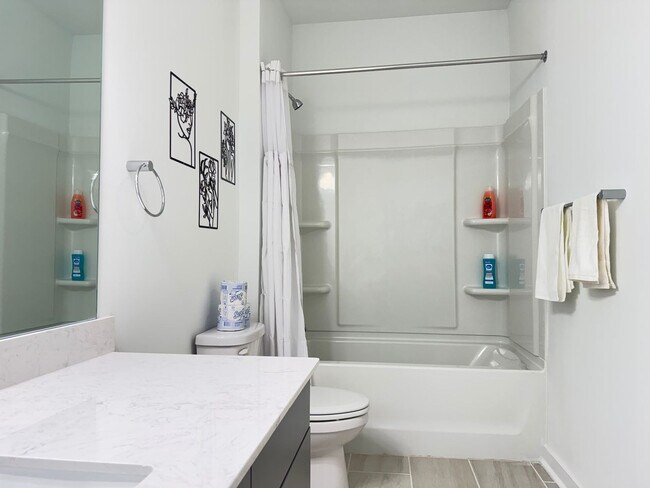 Building Photo - 525 Parkway Dr NE