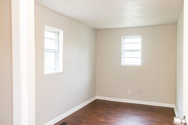 Building Photo - Welcome to 2113 Cleveland Avenue! Charming...