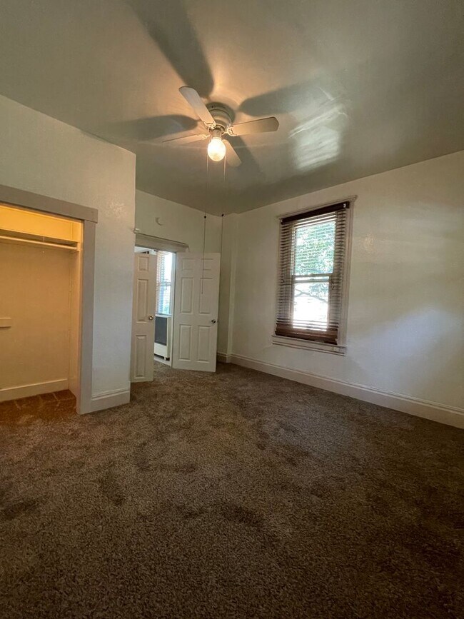 Building Photo - 207 Midway Ave