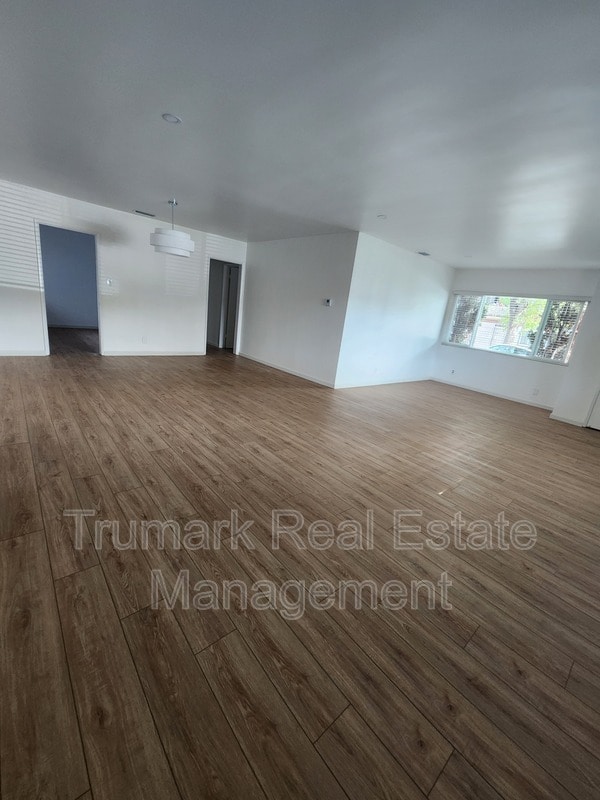 Building Photo - 1835 Lake St