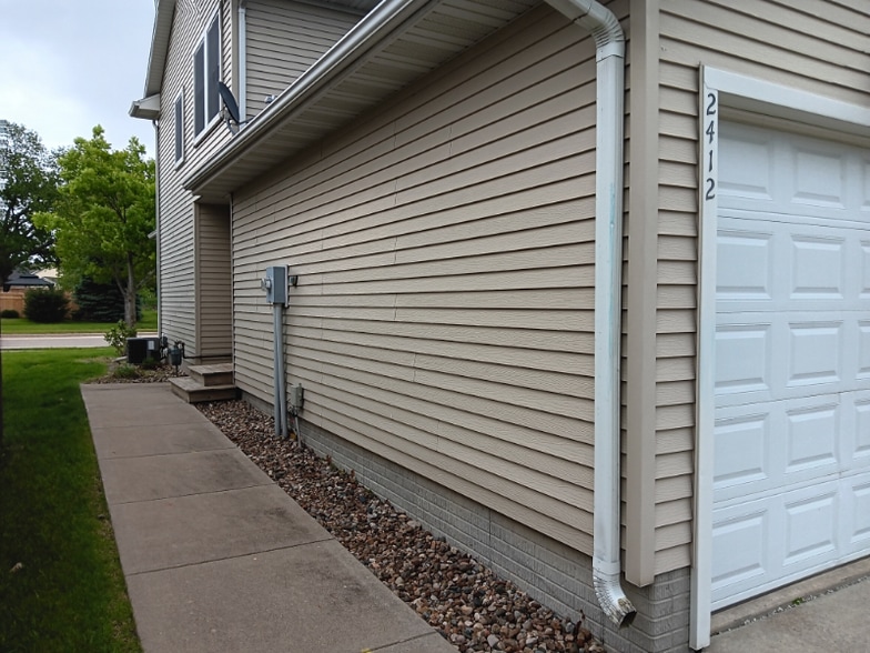 Building Photo - 2412 Eaton Ave