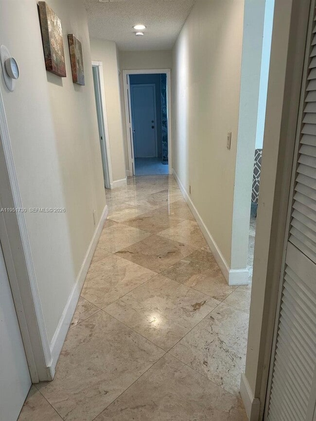 Building Photo - 19922 Dinner Key Dr