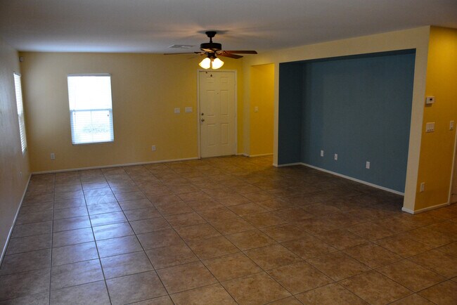 Building Photo - Impeccable Home in a Cul-de-Sac with Great Curb Appeal!