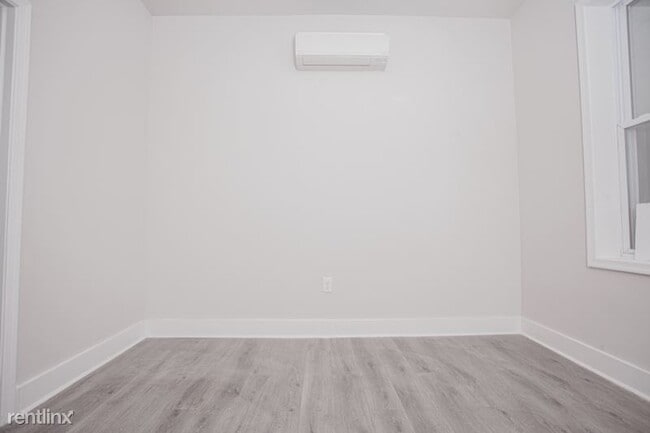 Building Photo - 1 br, 1 bath Condo - 1109 W Lehigh Ave