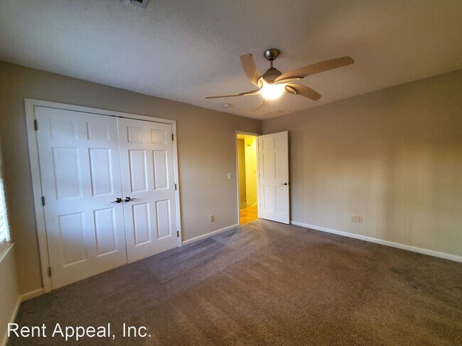 Building Photo - 4 br, 2.5 bath House - 2675 Shadow Pine Dr