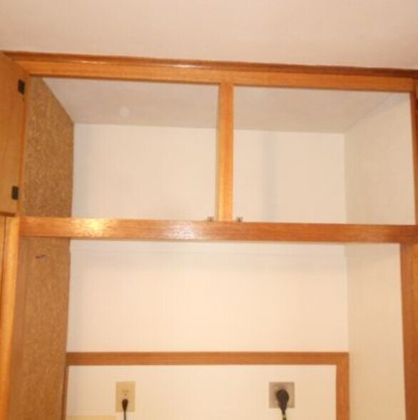 Building Photo - 112 E Dean Ave