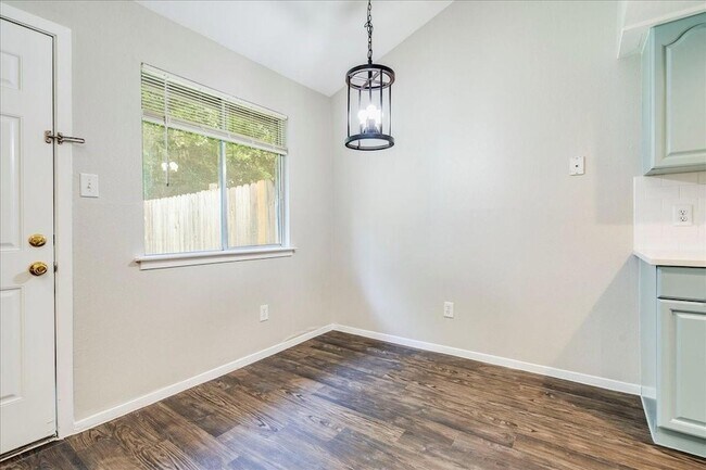 Building Photo - 408 Vista W Ct