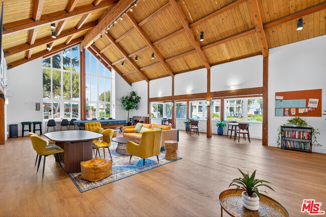Building Photo - 6505 Green Valley Cir
