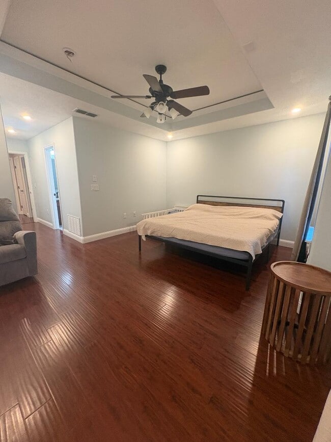 Building Photo - 725 Almond Tree Ln