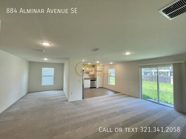 Building Photo - 884 Alminar Ave SE