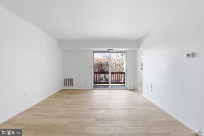 Building Photo - 1242 Liberte Ct