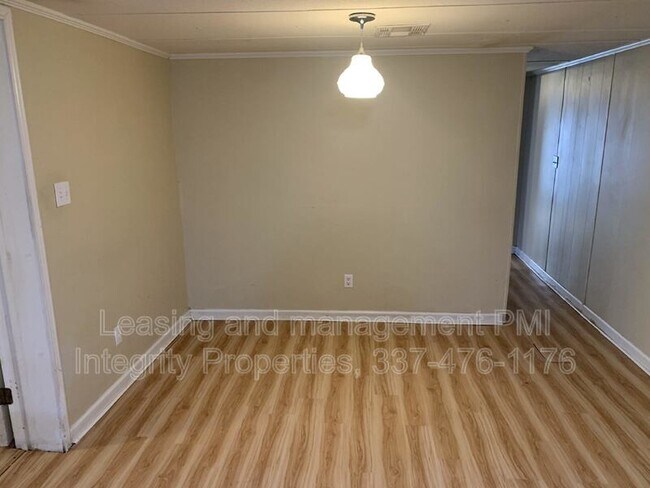 Building Photo - 110 Canary Ln