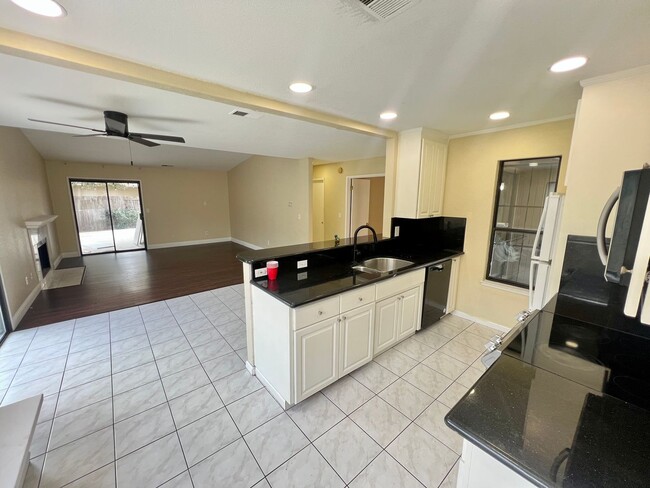 Primary Photo - 3 bed 2 bath in Lincoln Village West