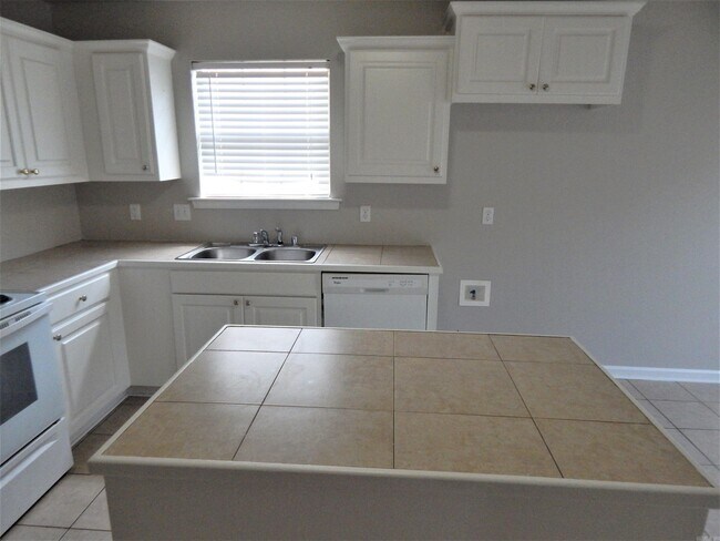Building Photo - 451 Wisteria Dr