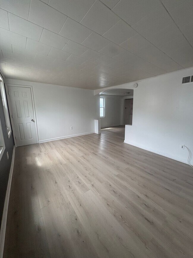 Building Photo - 499 2nd St