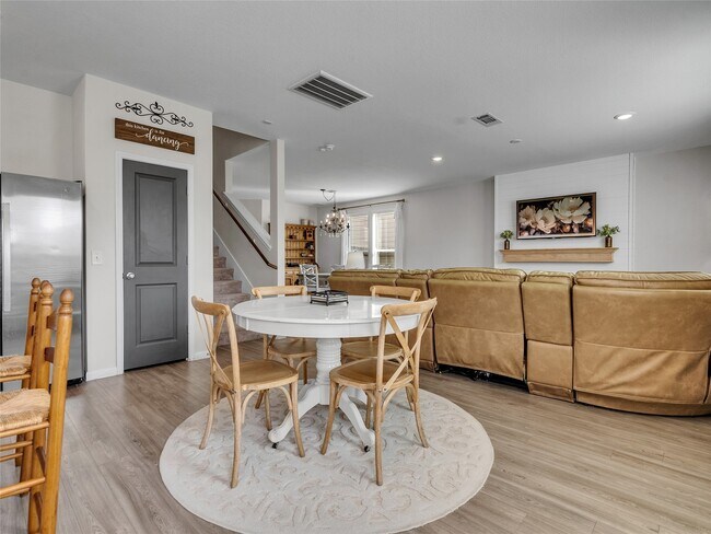 Building Photo - 25623 Balsamroot Dr