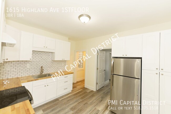 Building Photo - Newly Remodeled 3 bed/1 bath Apt w/ W/D Ho...