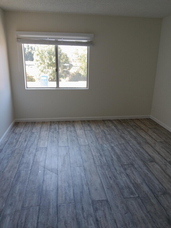 Building Photo - 5460 White Oak Ave