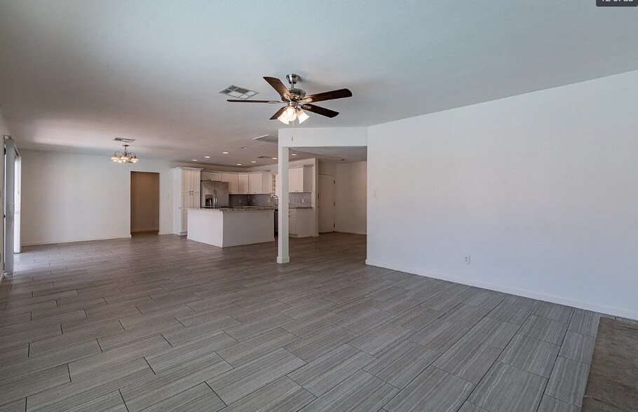 Building Photo - 1262 E Hermosa Dr