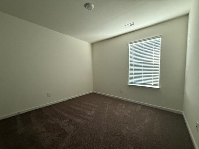 Building Photo - ?Brand New Townhome – Stylish, Modern & Cl...