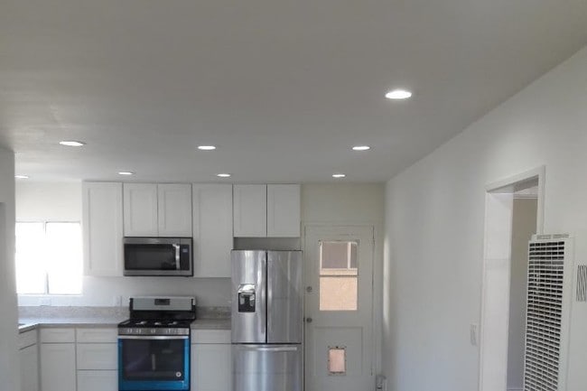 Kitchen - 512 N Lucia Ave