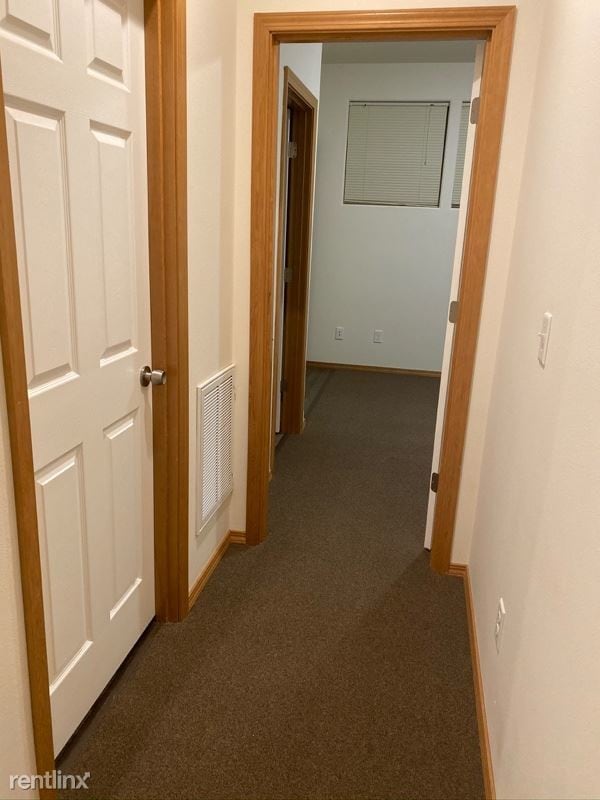 Building Photo - 2 br, 2 bath Townhome - 953 NW Circle Blvd