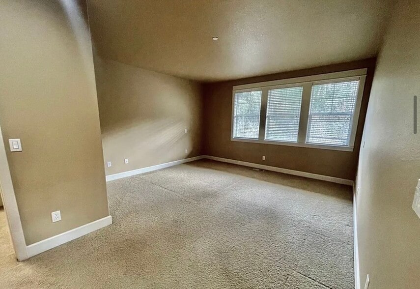 Building Photo - 8557 SE Bristol Park Dr