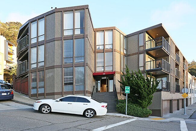 Building Photo - 102 Locksley Ave