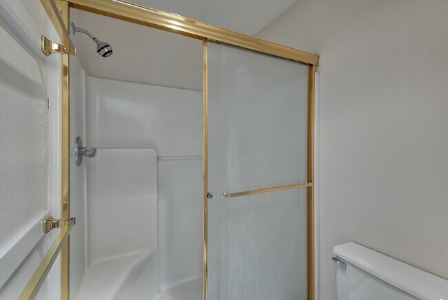 Building Photo - Beautiful cul-de-sac home, with fenced in yard