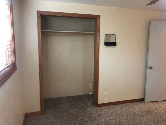 Building Photo - 3 bedroom 2 bathroom house in Thurston!