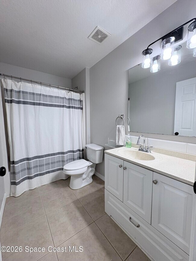 Building Photo - 2015 Canopy Dr