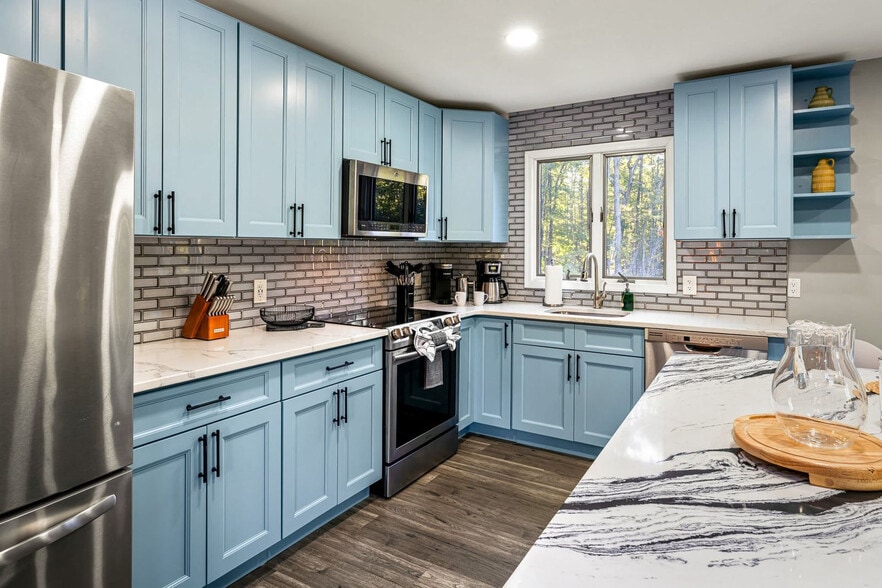 Building Photo - 789 Clearview Dr