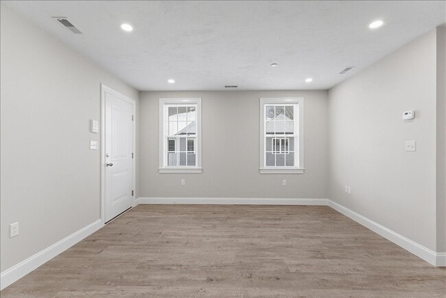 Building Photo - 204 Central St