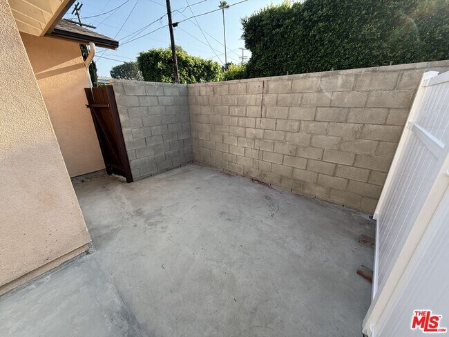 Building Photo - 5103 Longridge Ave