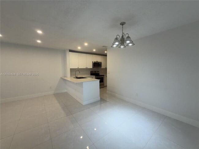Building Photo - 2500 W 67th Pl