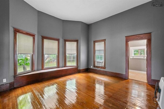 Building Photo - 816 E Gilbert St