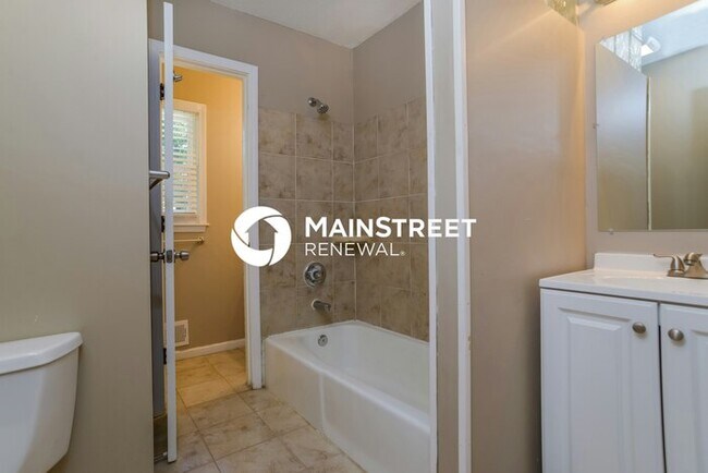 Building Photo - 3 Bedroom Pet-Friendly Home in OVERLAND PA...