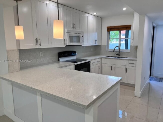 Building Photo - 6231 SW 138th Ct