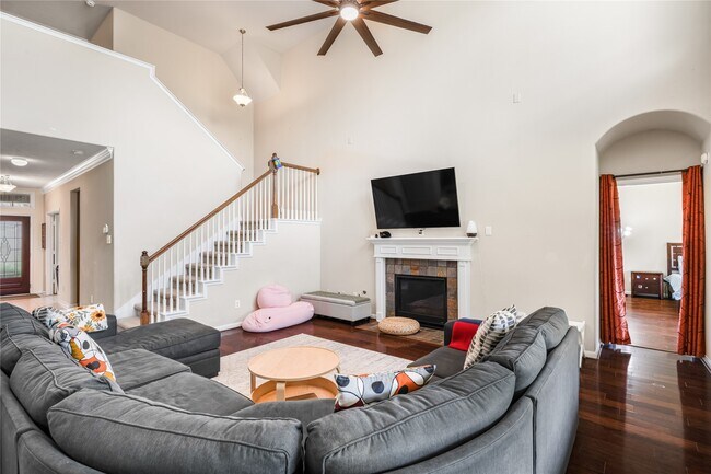 Building Photo - 6819 Lavington Way