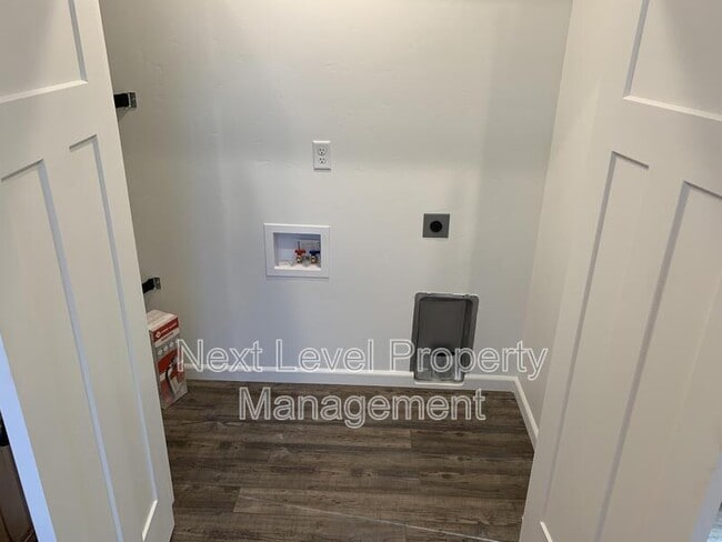 Building Photo - 416 Maple Dr