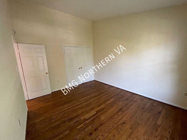 Building Photo - 2105 Kings Garden Way
