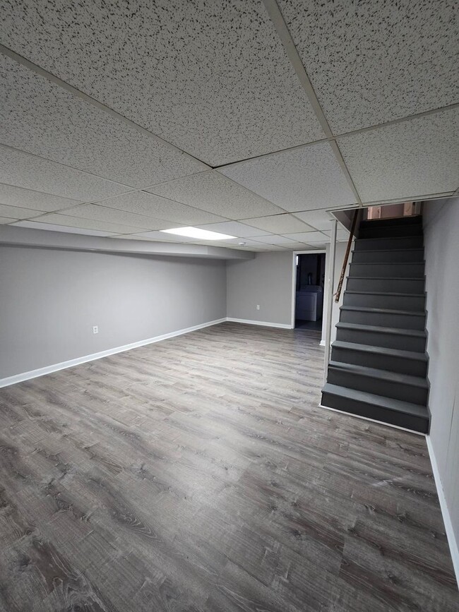 Building Photo - 942 Elton Ave