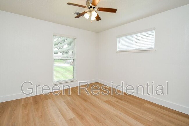 Building Photo - 4947 Cheena Dr