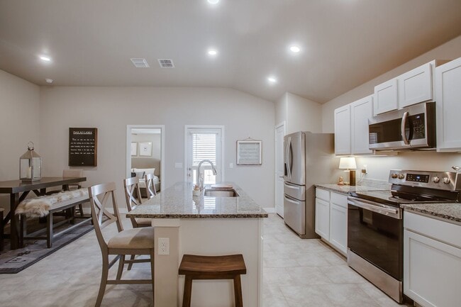 Building Photo - Available Now! 3/2/2 in Bell Farms!