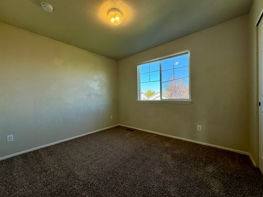 Building Photo - 3 Bedroom Home With Plenty of Space! Avail...