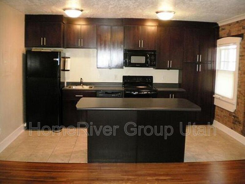 Building Photo - 555 E 100 S