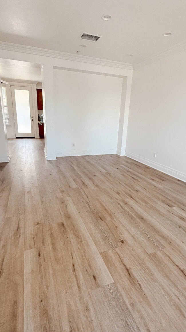 Building Photo - 5 Bluefin Ct