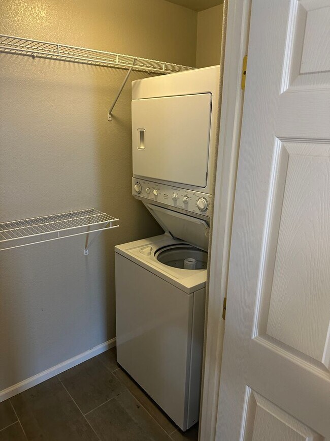 Building Photo - 1 bedroom, 1 bath Cherry Creek North - Ava...