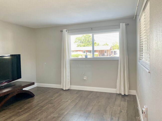 Building Photo - Newly Remodeled 3 Bedroom 2 Bathroom House...