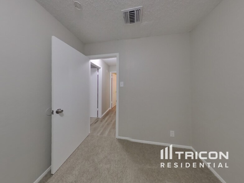 Building Photo - 4111 Sunrise Crest Dr